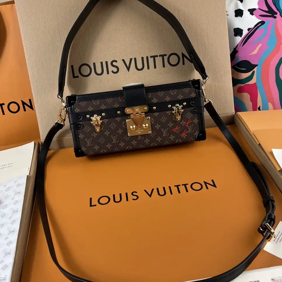 PETITE EAST WEST VUITTON MALLE LOUIS 0629